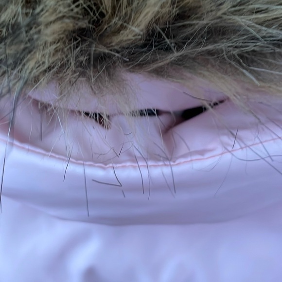 Kids size 2xl Roots down filled pink vest w/zipper & removable faux fur collar - Picture 7 of 11